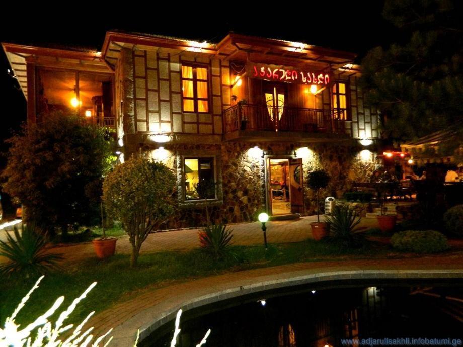 Real Palace Batumi Esterno foto